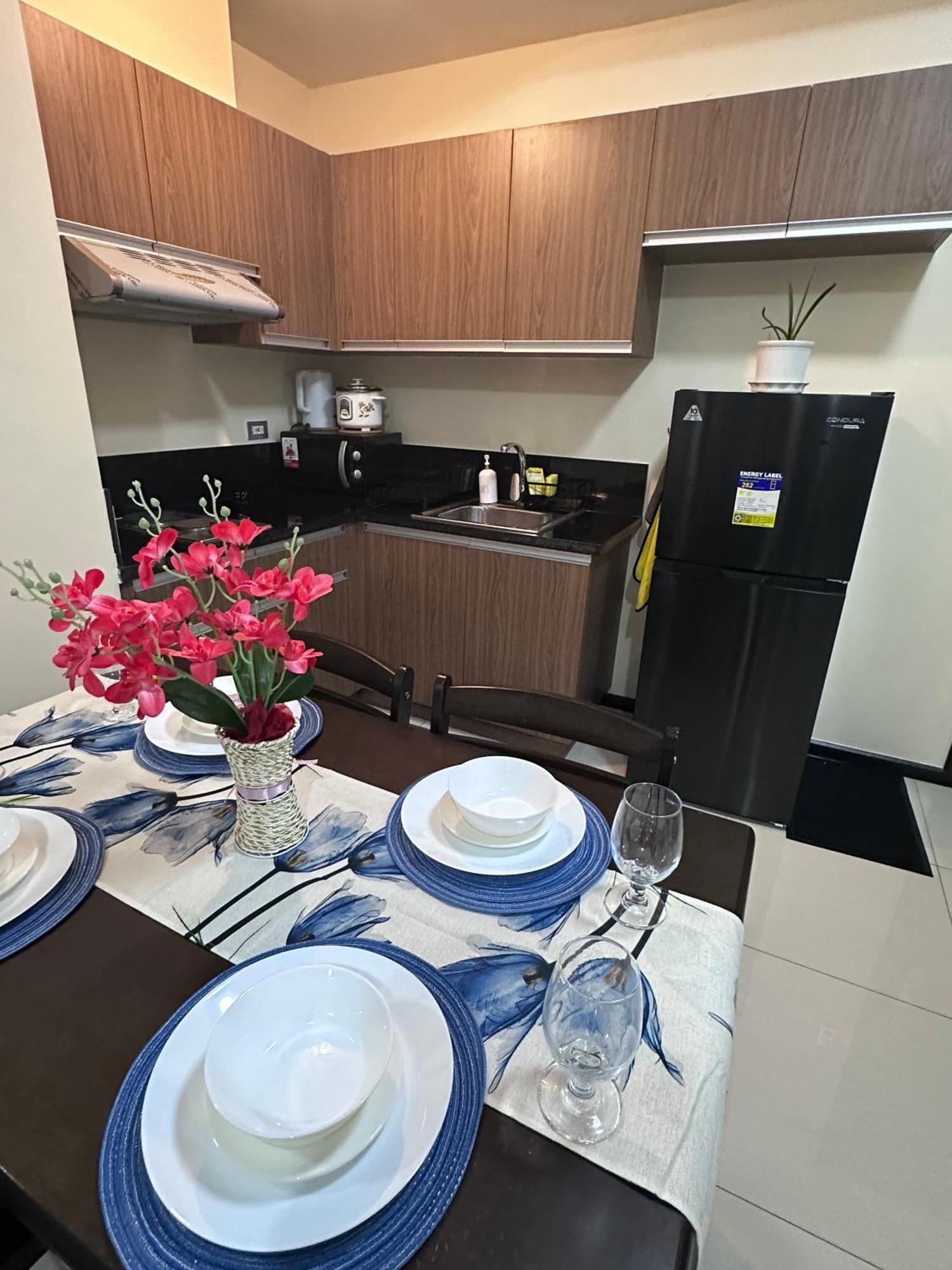 Bayfront Staycation 33 - Pet-friendly With Pool, Fast Wifi, Netflix - Near Moa, Airport, Bay, Picc And Cpp Manila