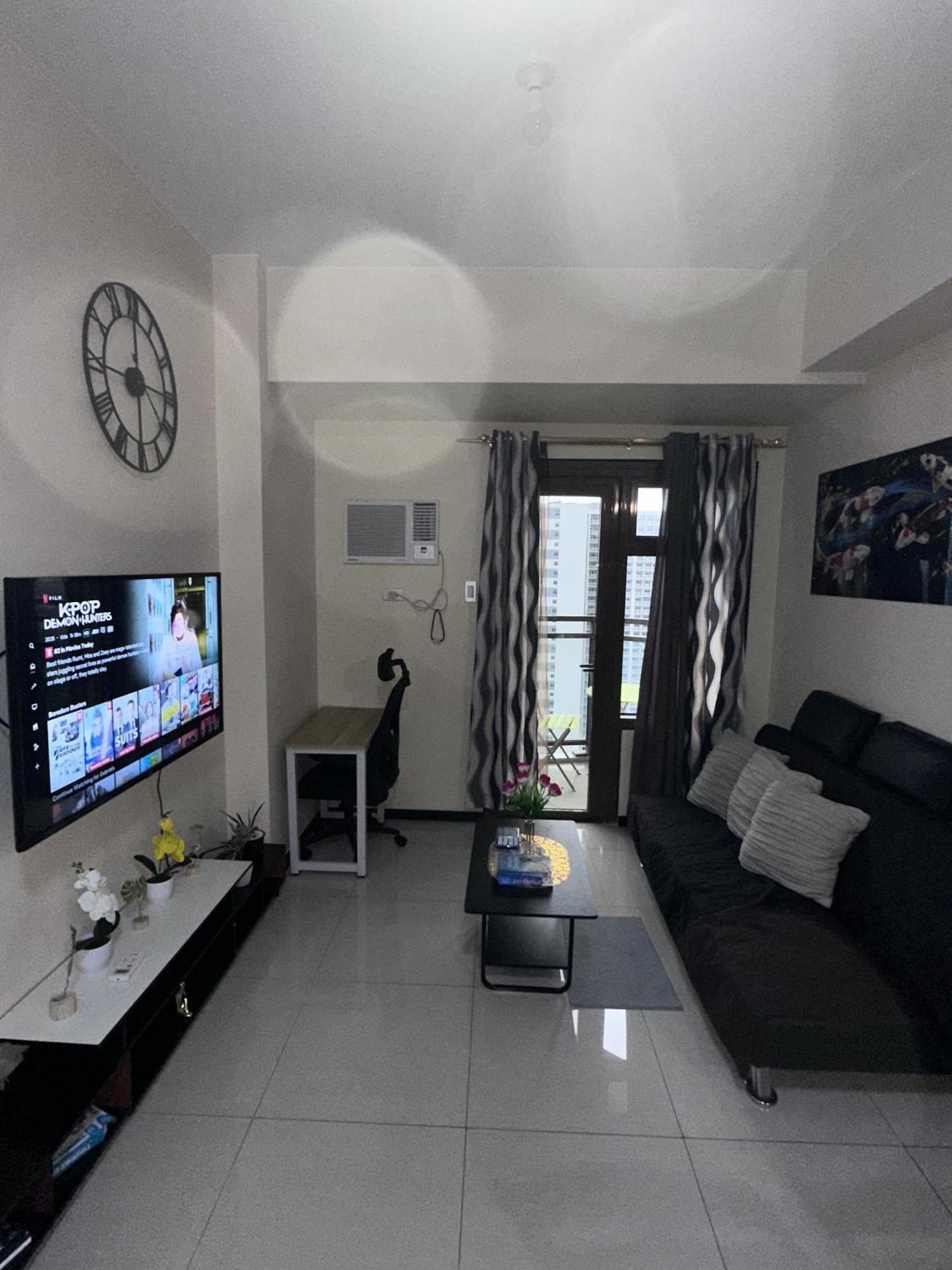 Bayfront Staycation 33 - Pet-friendly With Pool, Fast Wifi, Netflix - Near Moa, Airport, Bay, Picc And Cpp Manila